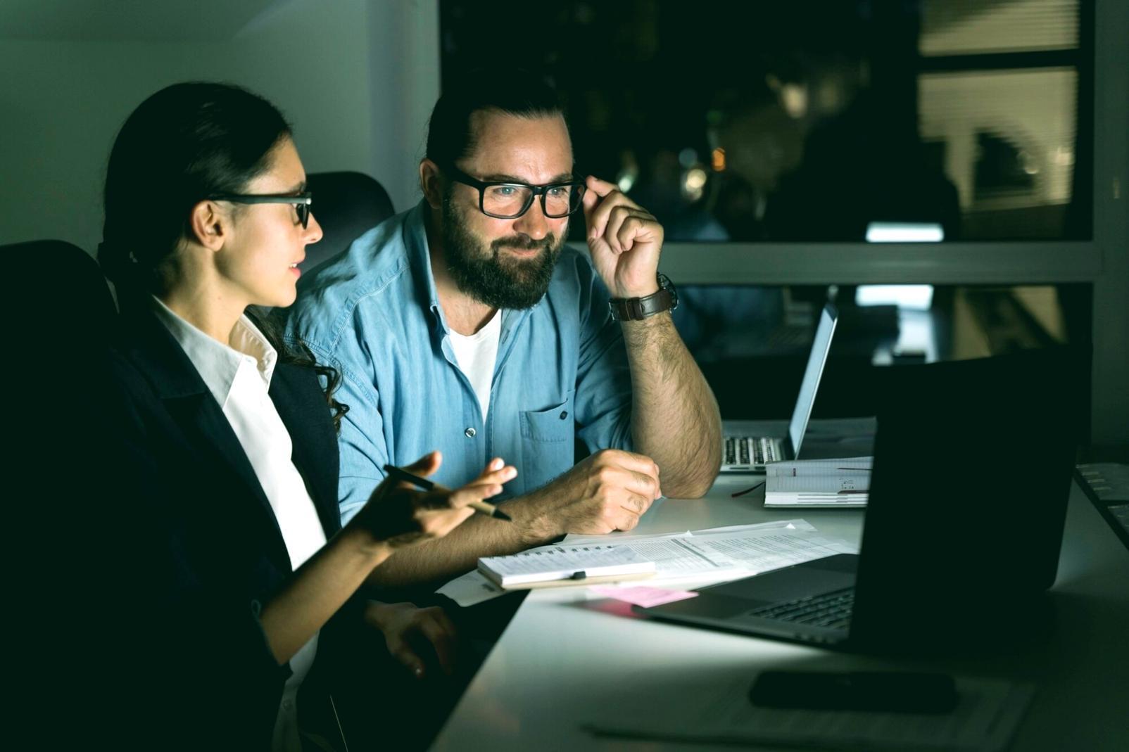 Yelvariariva team collaborating during a live webinar session on team motivation